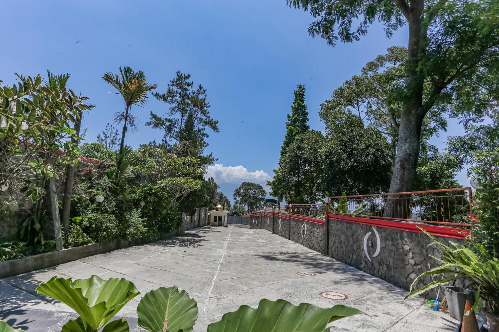 Collection O Puncak Bogor Near Taman Safari Indonesia Formerly Hotel Andalus Εξωτερικό φωτογραφία