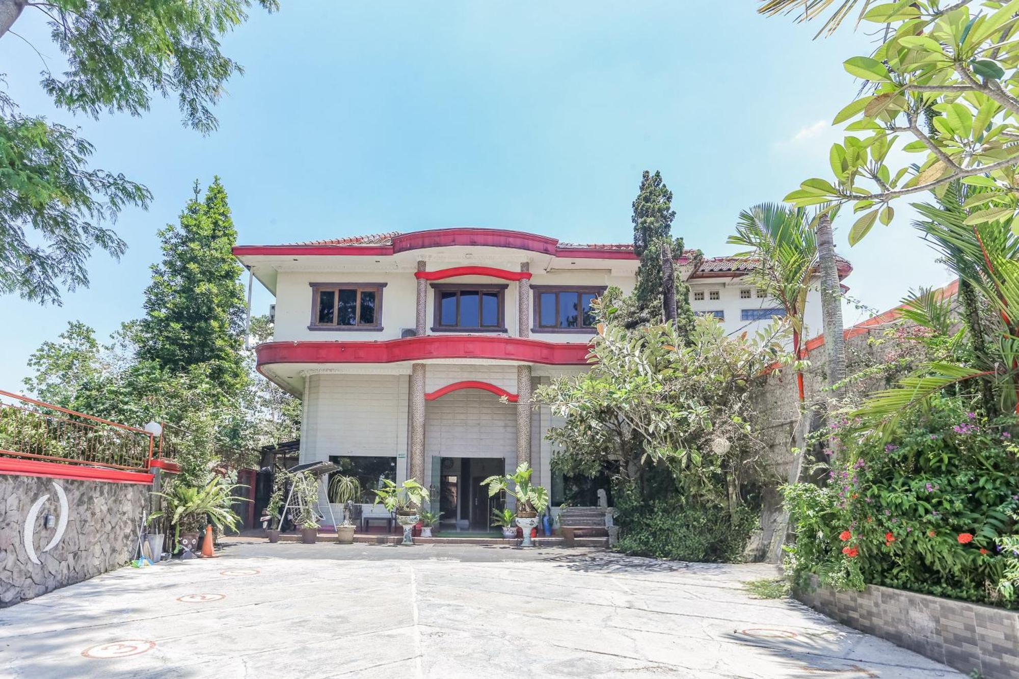 Collection O Puncak Bogor Near Taman Safari Indonesia Formerly Hotel Andalus Εξωτερικό φωτογραφία
